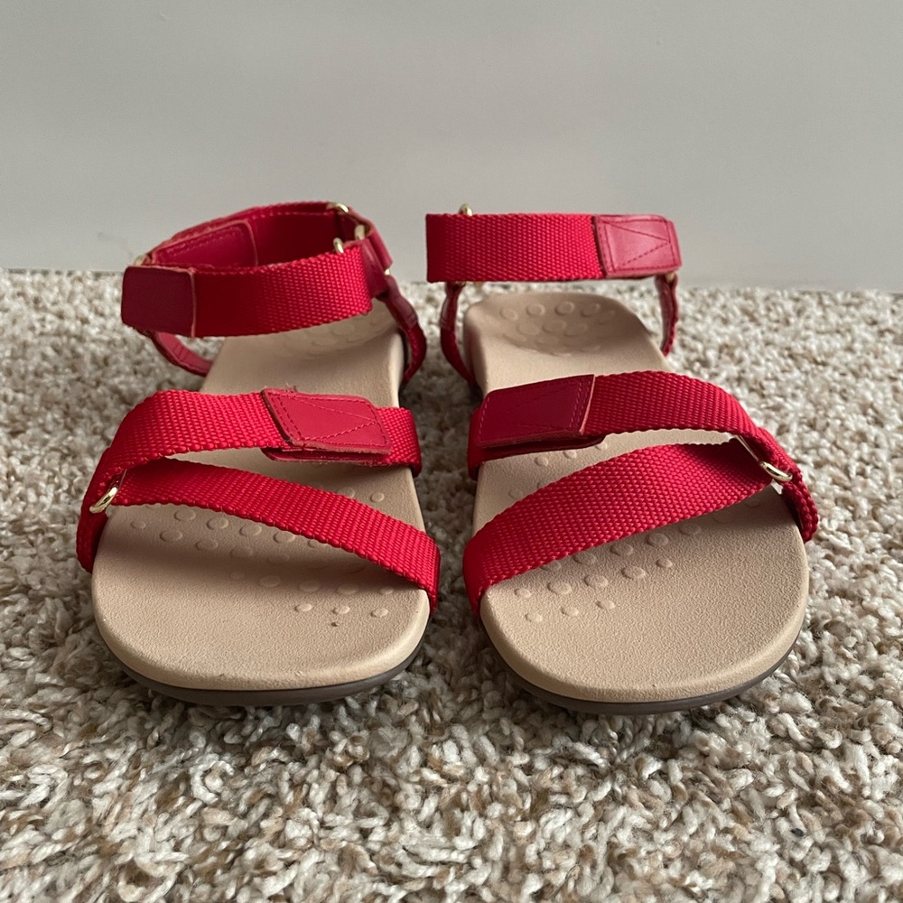 Vionic Red Strappy Sandals Size 8